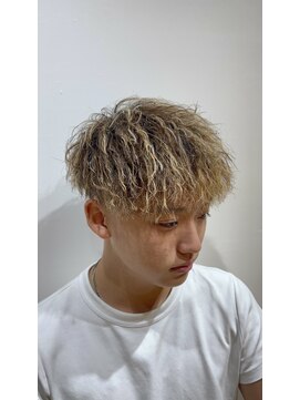 ルースト 京都駅前店(ROOST) スキンフェード/縦落ちツイスト/メッシュカラー