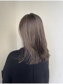 筋感のある細めハイライト外国人風オフィスで浮かないハイライト