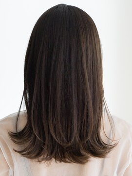 ガーデンヨコハマエスト(GARDEN YOKOHAMA est) ミディアムレイヤー セミディ シアーカラー ストレート 艶髪