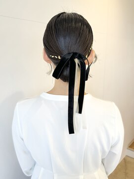 エメ 小山(Aimer) タイトシニヨン/ベロアリボン/ヘアセット/お呼ばれアレンジ