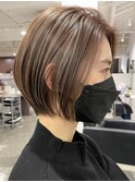 横浜西口レイヤーボブショートイルミナカラーアッシュベージュ