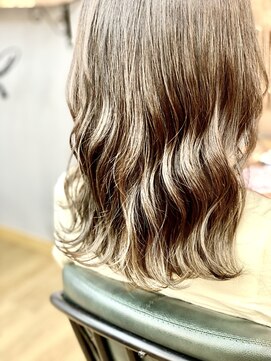 オリーブの家 白髪ぼかしハイライト