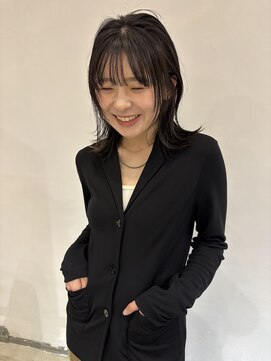 イル(ill) ミディアム レイヤーカット 顔周りカット 暗髪 大須