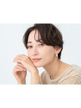 ぺたんこ髪を卒業！毎朝のセットが楽になる、40代の悩みに応えるマンツーマン大人ショート。