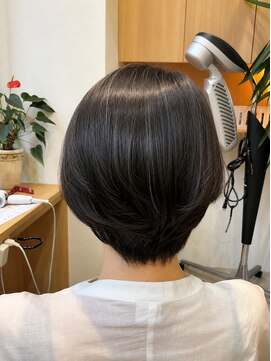 ウイバイファースト(u'i by first) 大人女性に人気の美シルエットショートボブ