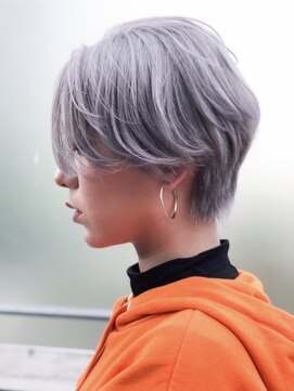 ダブ アオヤマ(DaB AOYAMA) 前下がりショート×ホワイトシルバー☆/デザインカラー