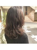 カウチ(Kauti)&nbsp;水パーマミディアムレイヤースタイル！