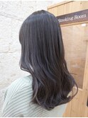 透明感はあるダークグレージュ