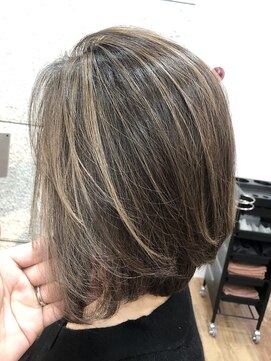 オリノ(olino) 白髪活かし×ボブ