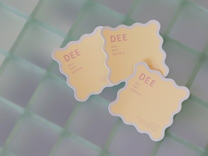 ディー(DEE)の写真