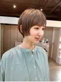 顔回りフォワードの丸みマッシュショート