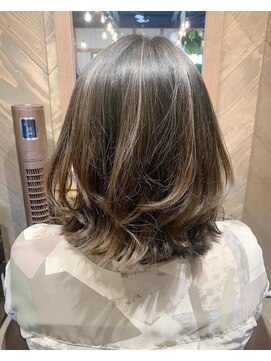 ヘアードレスビュー(hair dress V.I.E.W) バレイヤージュ風ハイライト