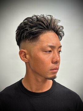 ダンパツ(DANPATSU) ナチュラルバック/フェード/ツーブロック+メッシュ+パーマ（2）