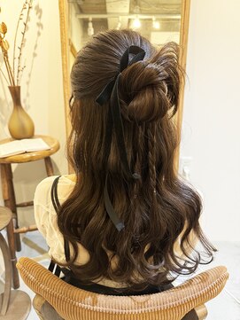 アトムテ(atomte) ハーフアップのカチモリ＊ウェーブ巻き