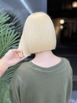 ナナ(NANA)&nbsp;ホワイト/ブロンド/ブリーチカラー/ボブカット