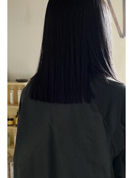 黒髪風カラー×ぷっつりカット