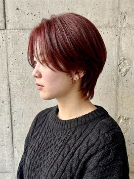 アル あびこ(aru.) 肌色トーンUP。大人の艶髪チェリーブラウンショート