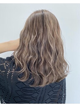 リグフクオカ(L.I.G fukuoka) 【L.I.G fukuoka】ベージュ×ハイライトカラー