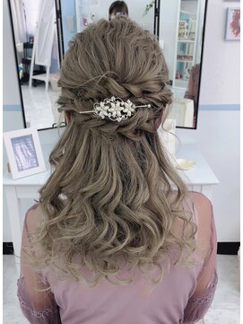 アマレット 東京駅八重洲店(amaretto) ねじり多めのハーフアップ