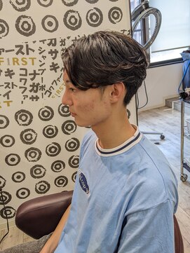 コワファーストナガサキシャンプーボーイ(COIFF1RST NAGASAKI SHAMPOO BOY) センターパート×ニュアンスパーマ