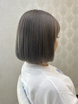 フレア(FLAiR)&nbsp;ブリーチ必須透明感グレーカラー内巻きボブスタイル