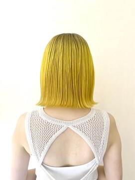 リノショアーズ 日本大通り店(RINOSHORES) イエローカラールーツカラー切りっぱなしボブ