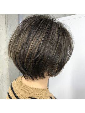 マルフェ 天王寺(marfe) ショートカットハイライトカラー白髪ぼかしデザインカラー