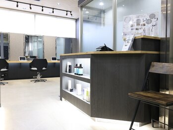 ヘアーサロンリボーンフォーメンズ 王子(Hair salon Reborn for men‘s)の写真/広々とした店内でお出迎え☆トレンドを取り入れたスタイルは【Reborn】にお任せください！