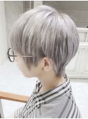ホワイトアッシュグレージュカラー　グレージュブリーチデザイン