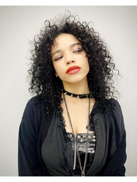 クク(QUQU) 黒髪ハードパーマ