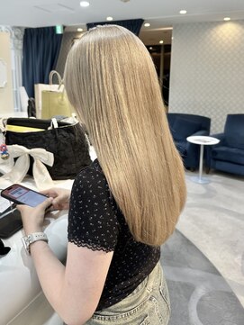 エアー 青山(AIR) ミルクティーベージュハイトーンカラーレイヤーカット