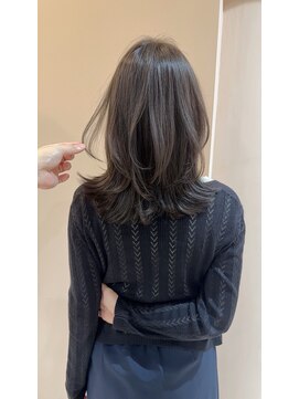 アイコニックナゴヤ(AIconic nagoya) ブリーチ無し透明感カラー×ミディアムレイヤースタイル