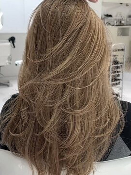 グロウ 恵比寿(grow) ハイライトカラーミルクティーベージュレイヤーカット