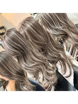 ブレンド 渋谷(BLend) ハイライトカラーミディアムバタフライカットデザインカラー