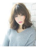 大人ナチュラルなミディアム巻き髪スタイル・イメチェン・ボブ