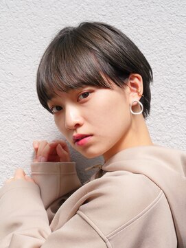 七ッ星+ 耳かけアッシュショート