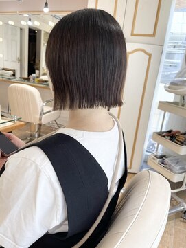 ネオリーブ チロル 横浜西口店(Neolive CiroL.) ボブ×縮毛矯正 地毛風ストレートでぷつっとボブ