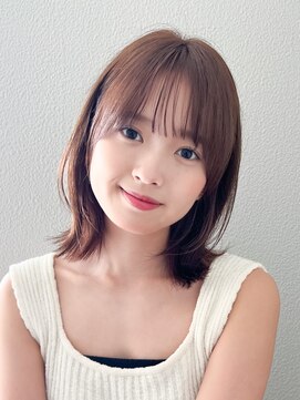 フォト 新宿(foto) くびレイヤーエモージュ前髪薄めバングミディアムレイヤーヘア
