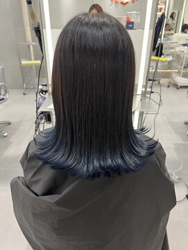 アールプラス 新宿(ar+) 裾カラーディープブルー