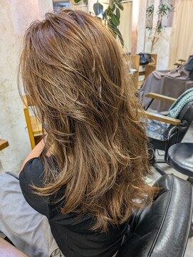 アトリエサロンドットエム(Atelier Salon .M) ハイレイヤーカット
