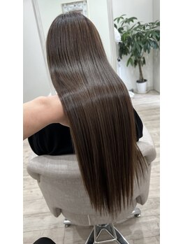 ラ ロゼ(La Rosee)の写真/大人女性が選ぶ上質サロン。まっすぐ過ぎない自然な美髪改善縮毛矯正で後ろ姿まで美しく。