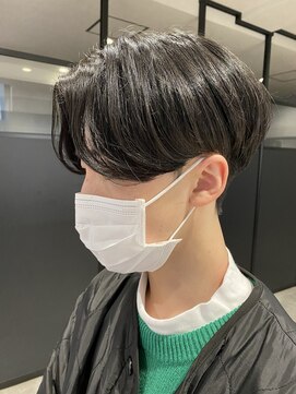 アンダーバーホワイト(_WHITE) 前下がりセンターパート