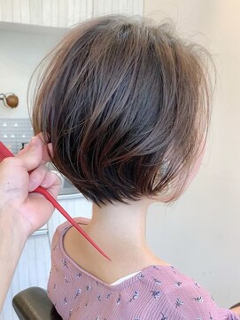 アイドットプラス 表参道(i.+omotesando) 30代ヘア丸みショートボブヘアかきあげ前髪絶壁カバーつや髪小顔