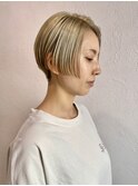 大人30代40代白髪ぼかしハイトーン金髪ハンサムショート