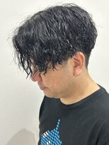 ヒュイル バイ ニアウ(Hwyl by Niau)&nbsp;メンズマッシュセンターパートスパイラルパーマニュアンスパーマ