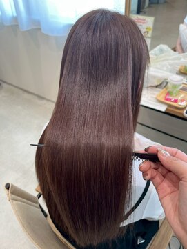 ファムバイアヴァンス(Femme by AVANCE.) まるでガラスのような艶髪へ