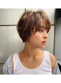 ショートボブ/ニュアンスカラー/センターパート/ツヤ感スタイル