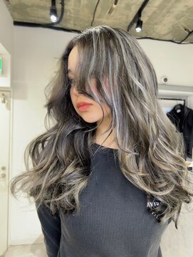 ロイオブジゼル(roi of GiseL) ロング バレイヤージュ ブリーチ 顔周りレイヤー 髪質改善 20代