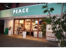 ピースオブヘアー(PEACE of hair)の雰囲気(ナチュラルなウッド調とやわらかな灯りが調和した外観です♪)