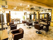 【広々とした空間とゆったりとした席のサロンです♪】[髪質改善/カラー/縮毛矯正/メンズカット/下北沢駅]